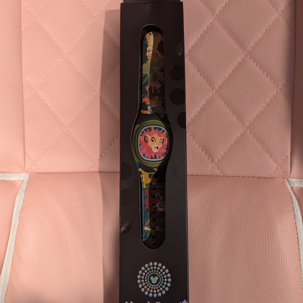 NEW MagicBand+ Lion King